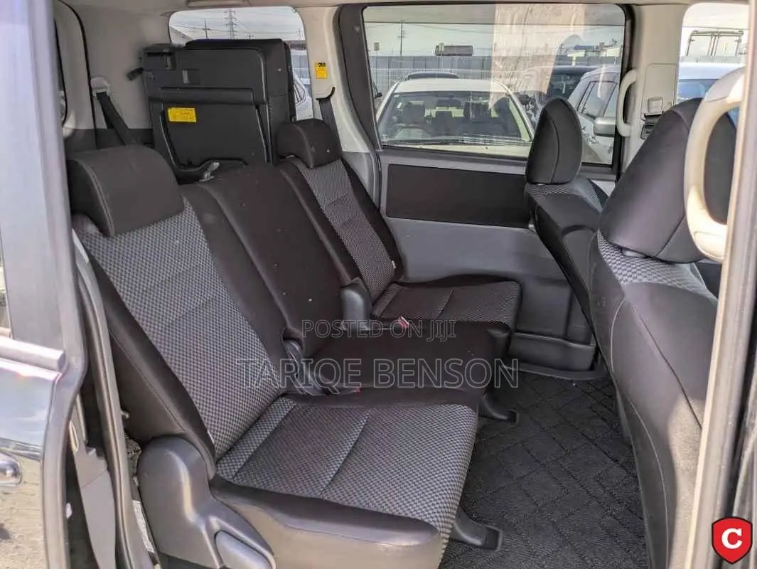 Toyota Noah 2.0 143hp AWD (7 Seater) 2008 Black