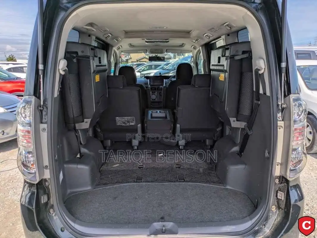 Toyota Noah 2.0 143hp AWD (7 Seater) 2008 Black