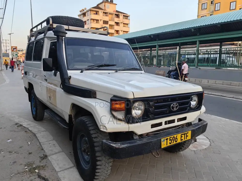 Toyota Land Cruiser 2008 White