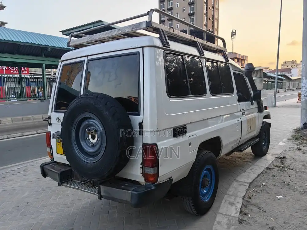 Toyota Land Cruiser 2008 White
