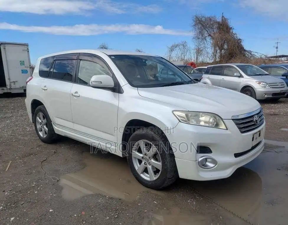 Toyota Vanguard 2009 White