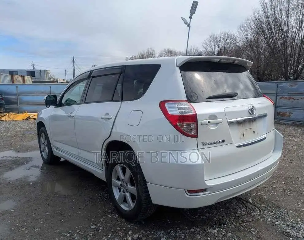 Toyota Vanguard 2009 White