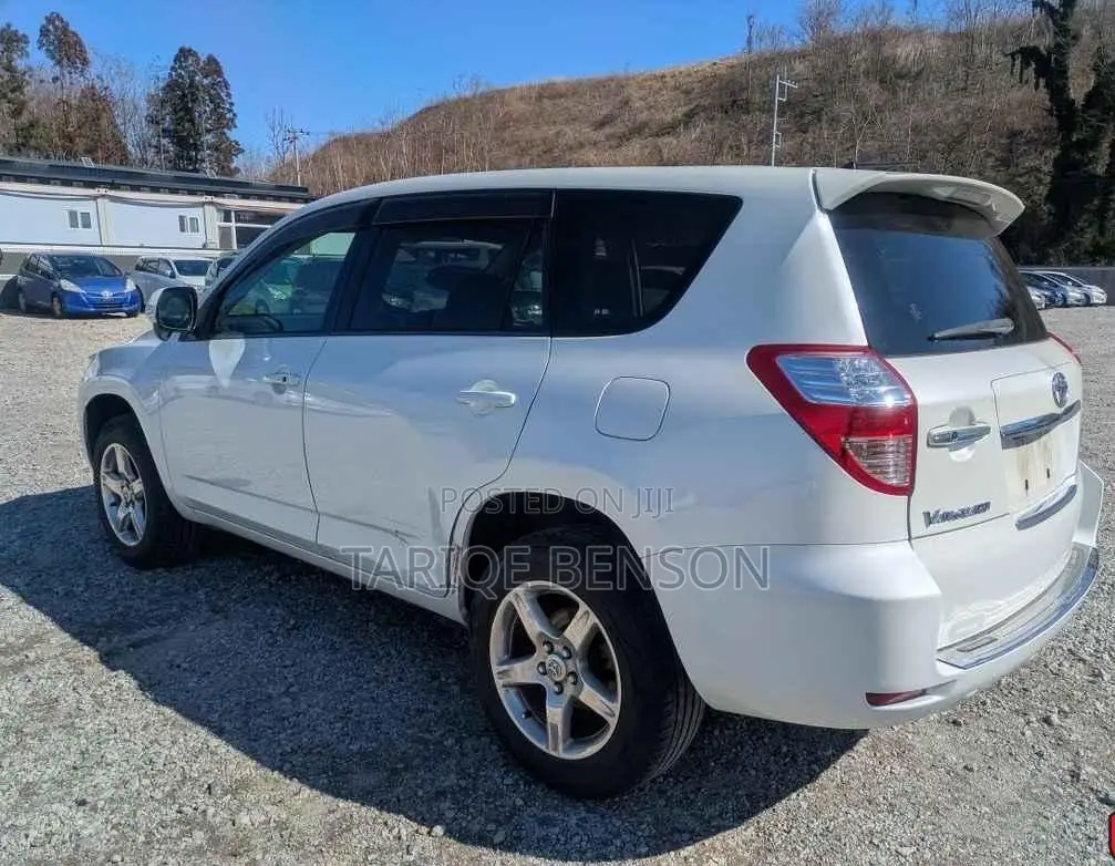 Toyota Vanguard 2008 White