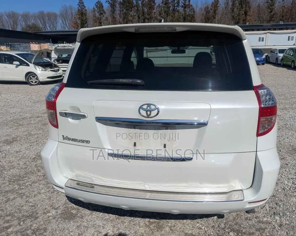 Toyota Vanguard 2008 White