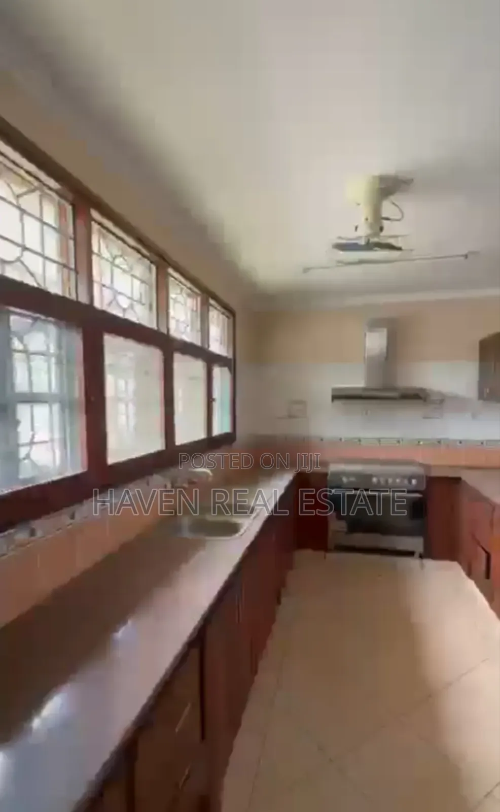 Furnished 4bdrm Villa in Oyster Bay for sale