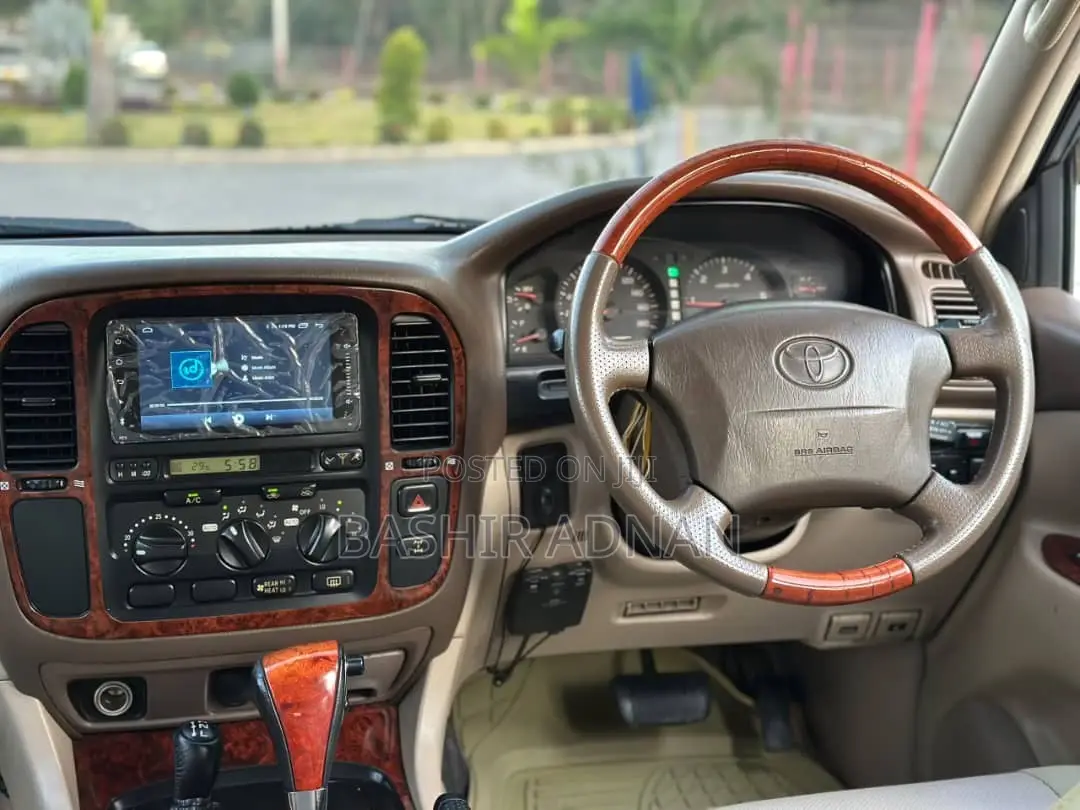 Toyota Land Cruiser 2000 White
