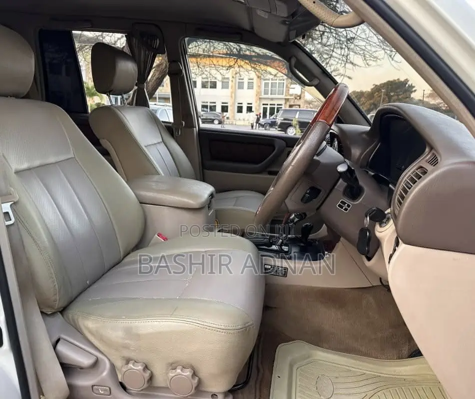 Toyota Land Cruiser 2000 White