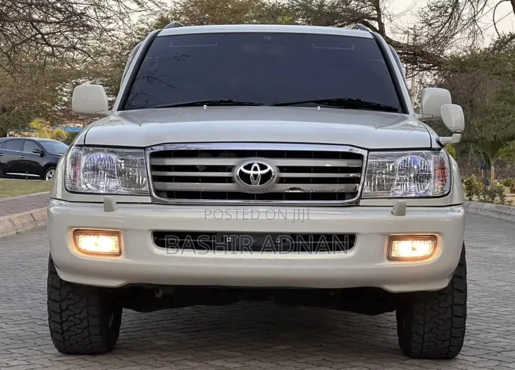 Toyota Land Cruiser 2000 White