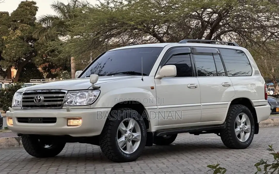 Toyota Land Cruiser 2000 White