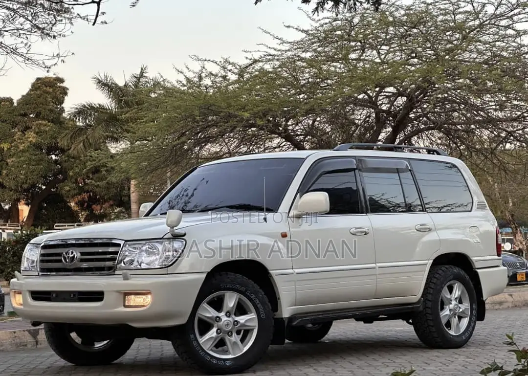 Toyota Land Cruiser 2000 White