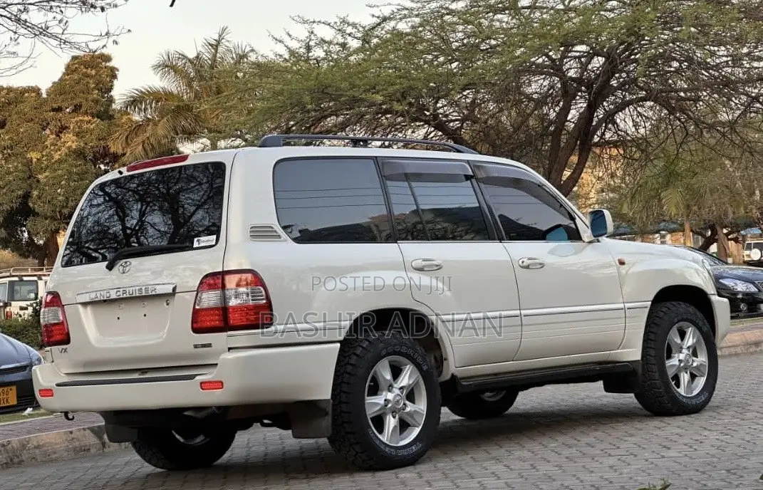 Toyota Land Cruiser 2000 White