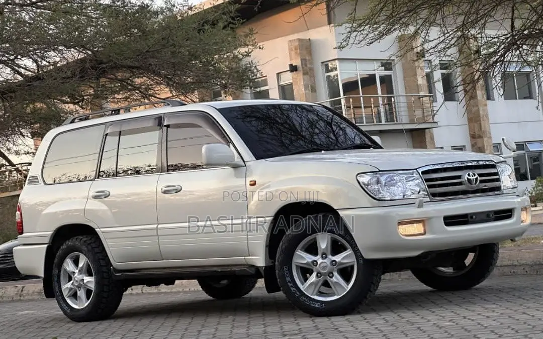 Toyota Land Cruiser 2000 White