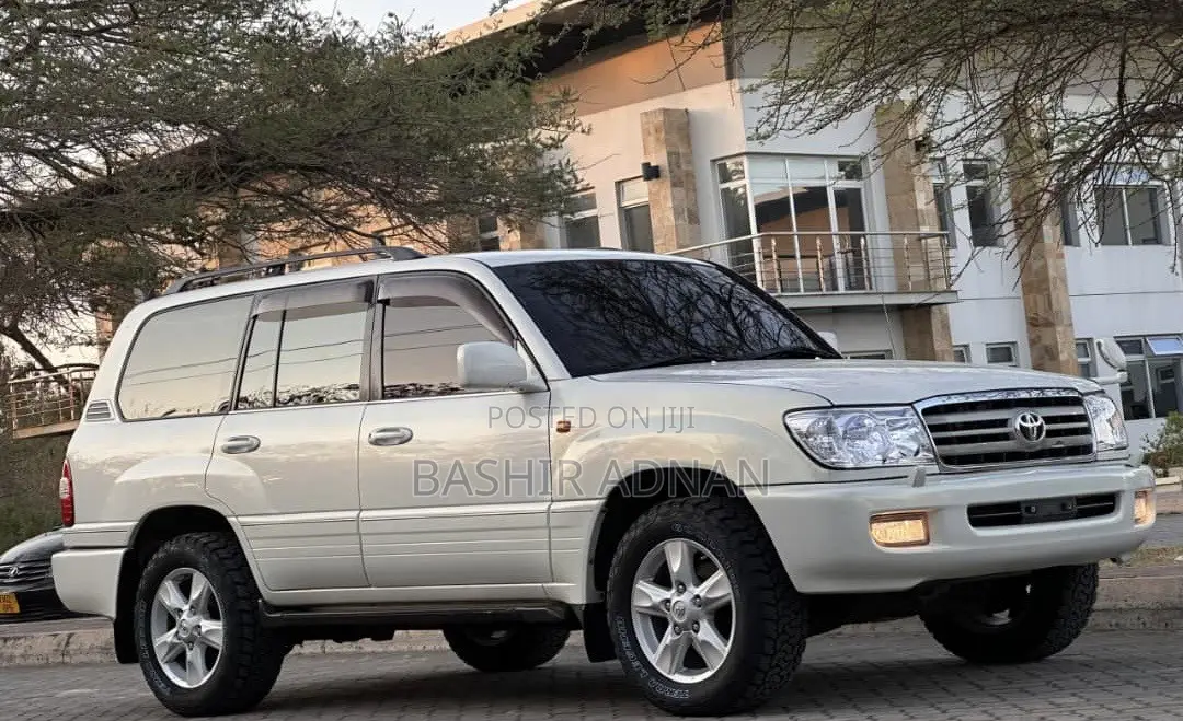 Toyota Land Cruiser 2000 White