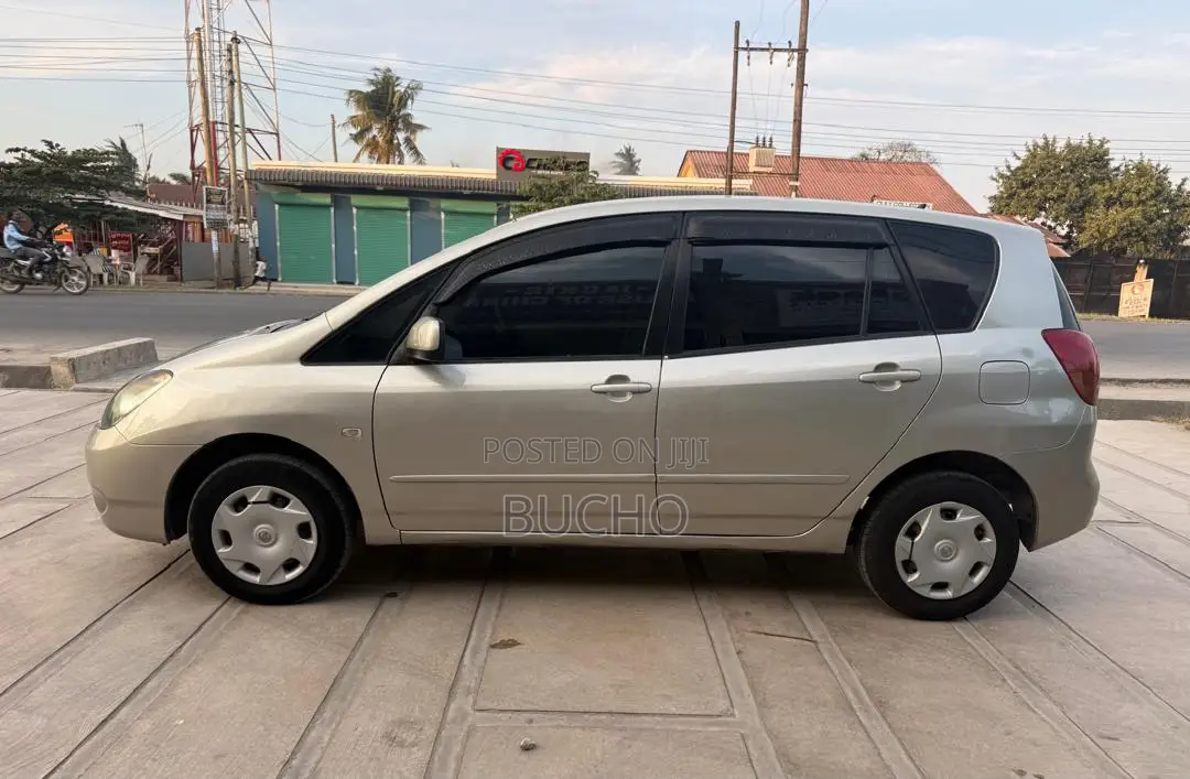 Toyota Corolla Spacio 2002 Gold