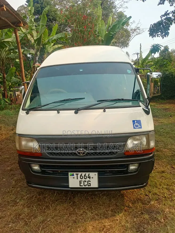 Toyota Grand HiAce 2000 Pearl