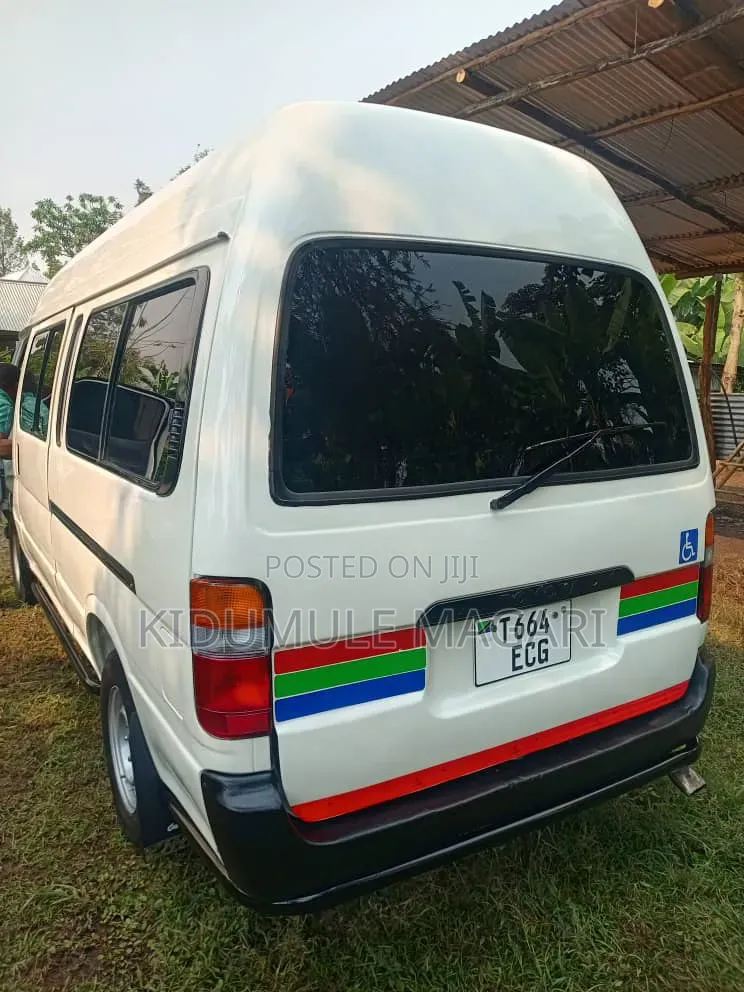 Toyota Grand HiAce 2000 Pearl