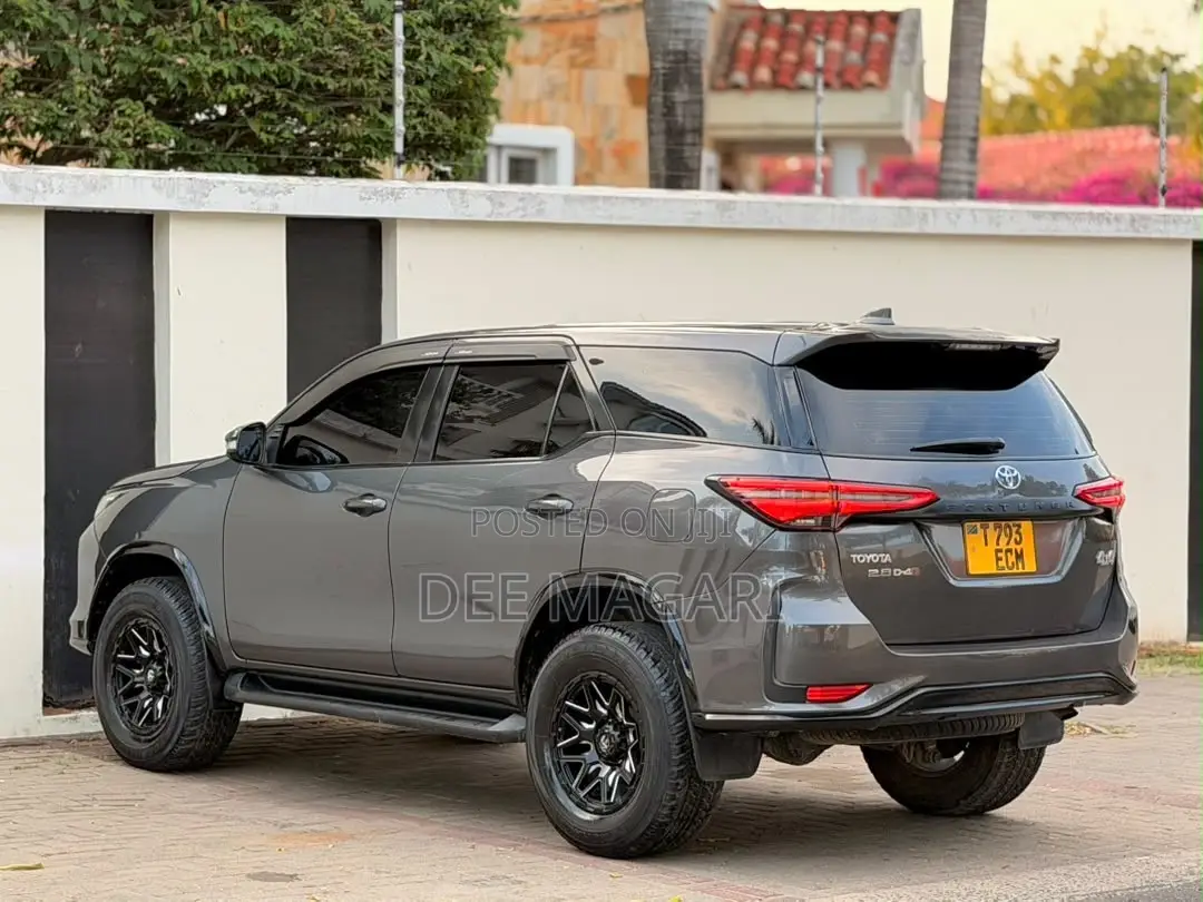 Toyota Fortuner 2024 Gray