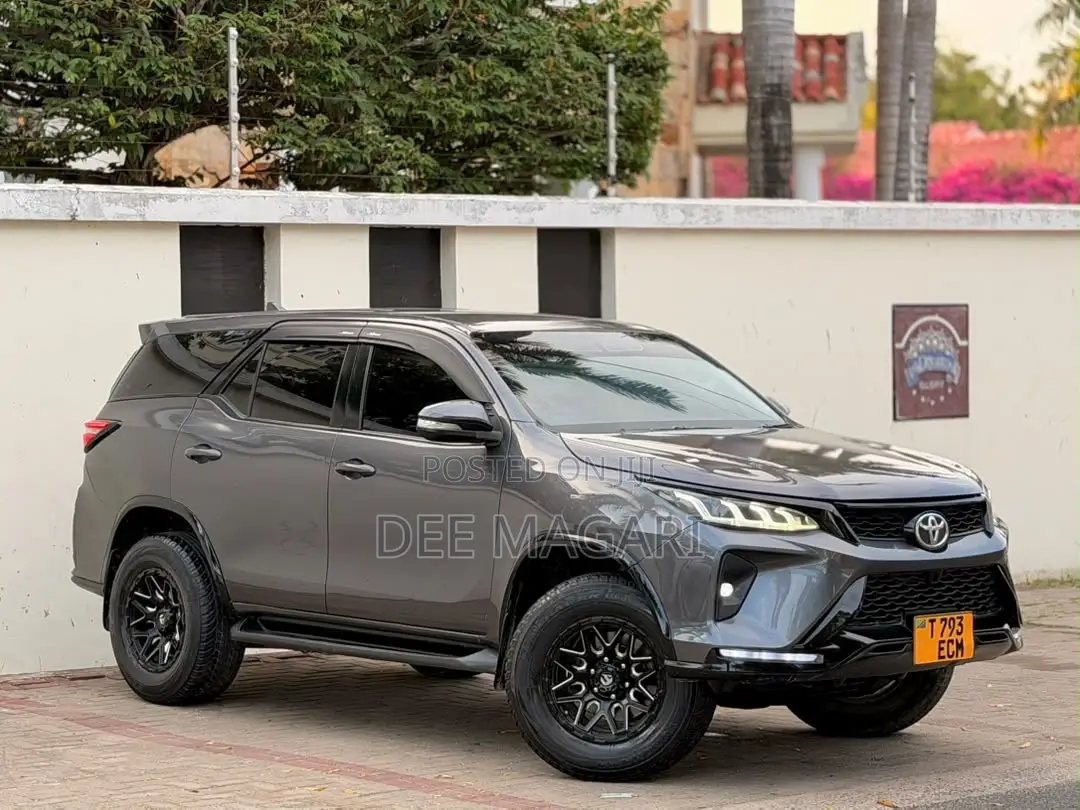 Toyota Fortuner 2024 Gray