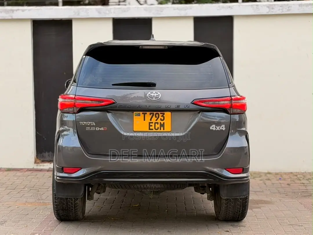 Toyota Fortuner 2024 Gray