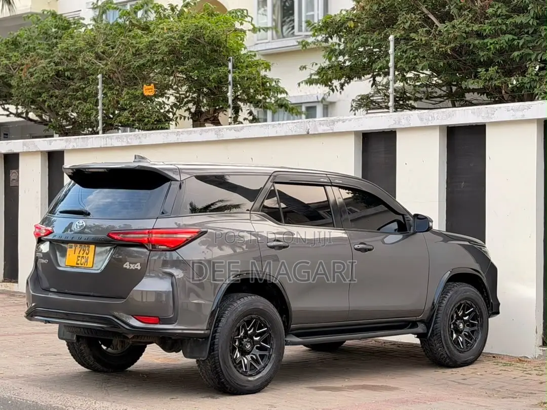 Toyota Fortuner 2024 Gray