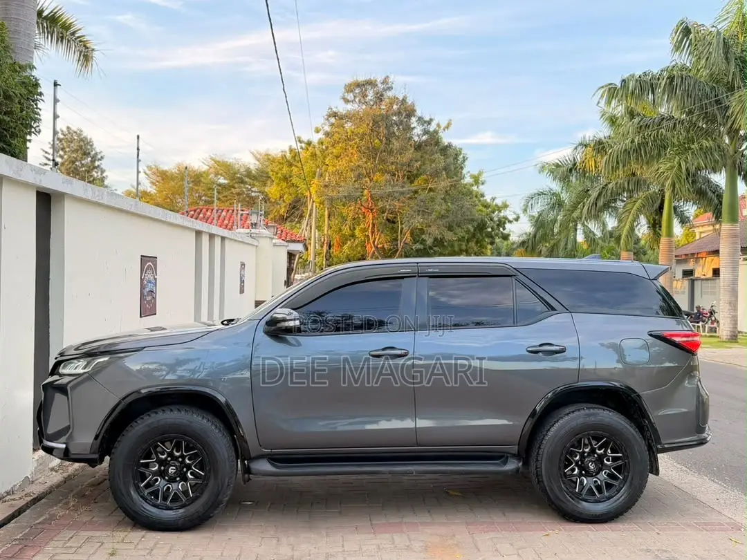 Toyota Fortuner 2024 Gray