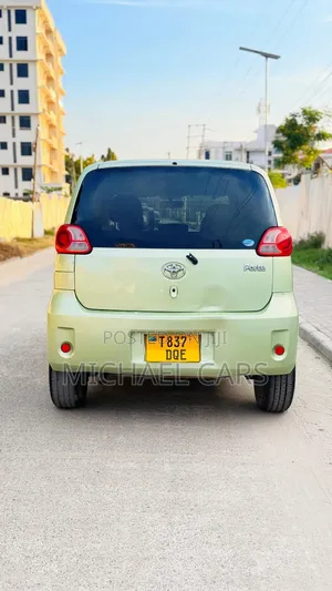Toyota Porte 2005 Beige