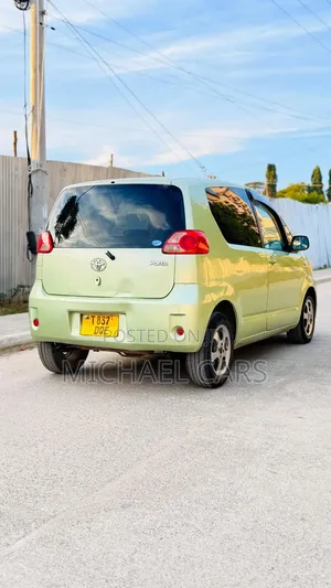 Toyota Porte 2005 Beige