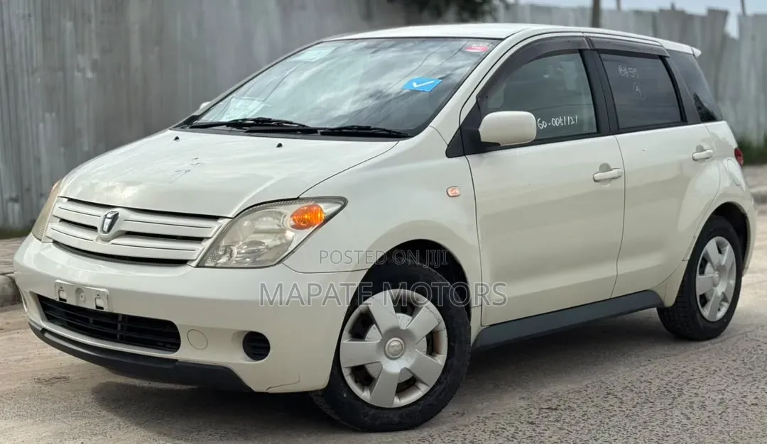 Toyota IST 2003 White