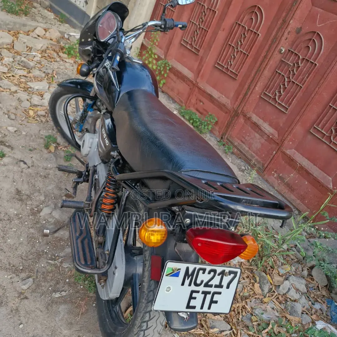 New Bajaj Boxer 125 2026 Black