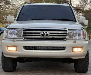 Toyota Land Cruiser 2000 White