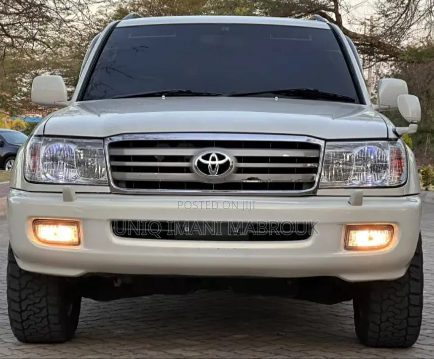 Toyota Land Cruiser 2000 White