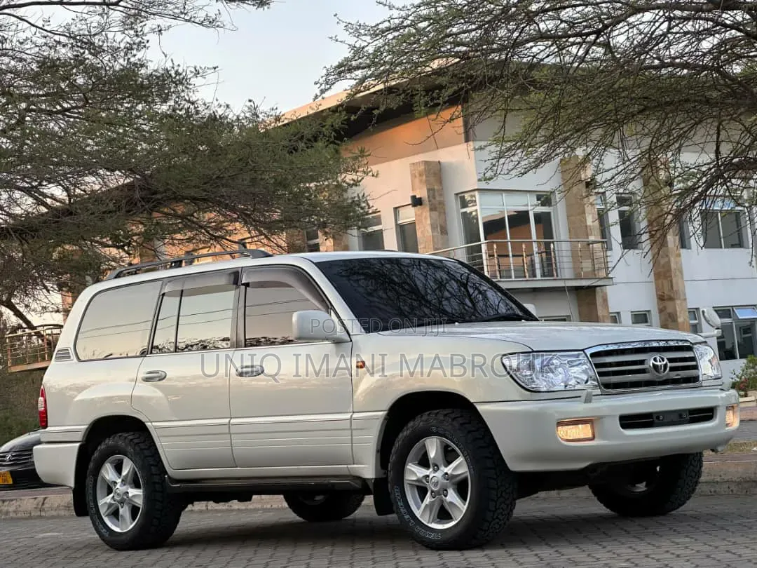Toyota Land Cruiser 2000 White