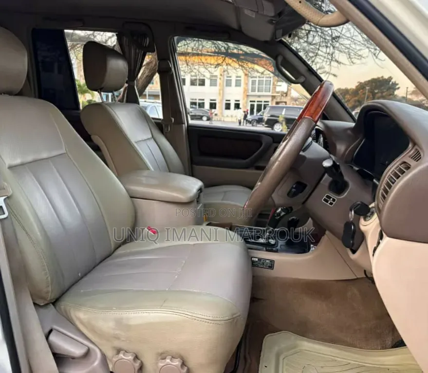 Toyota Land Cruiser 2000 White