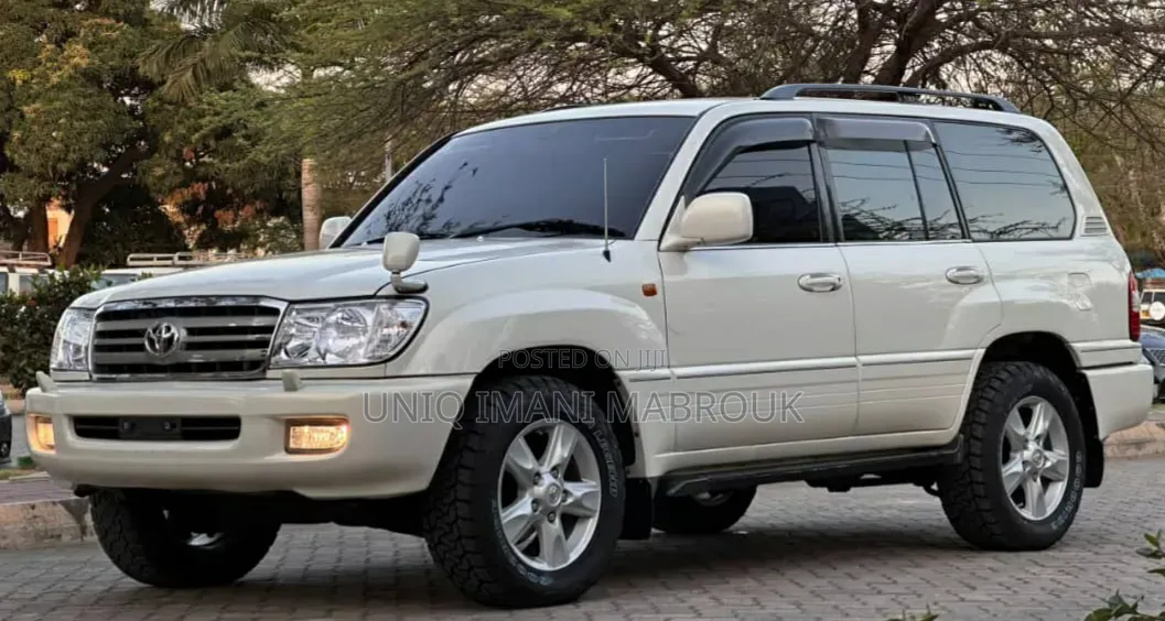 Toyota Land Cruiser 2000 White