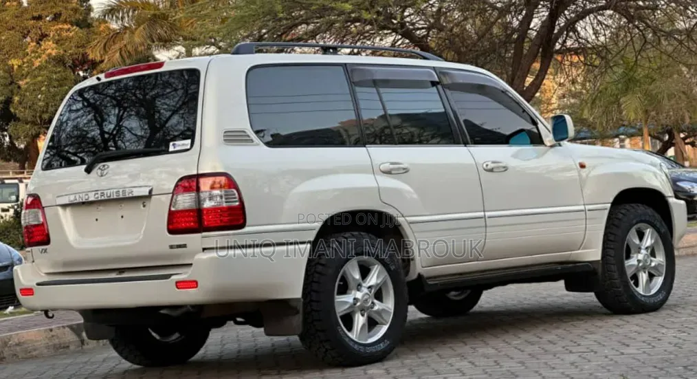 Toyota Land Cruiser 2000 White