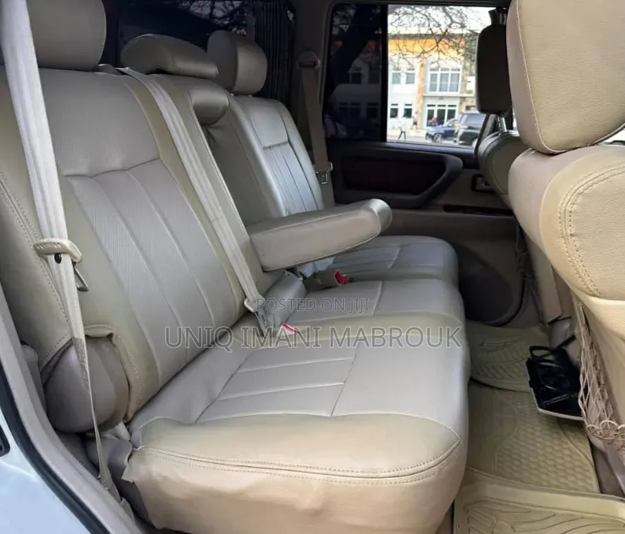 Toyota Land Cruiser 2000 White