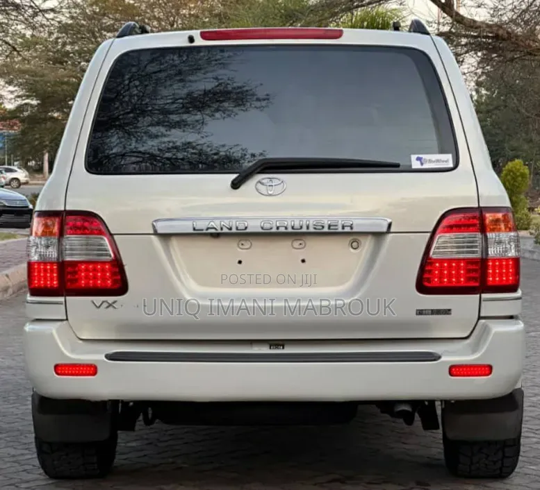 Toyota Land Cruiser 2000 White