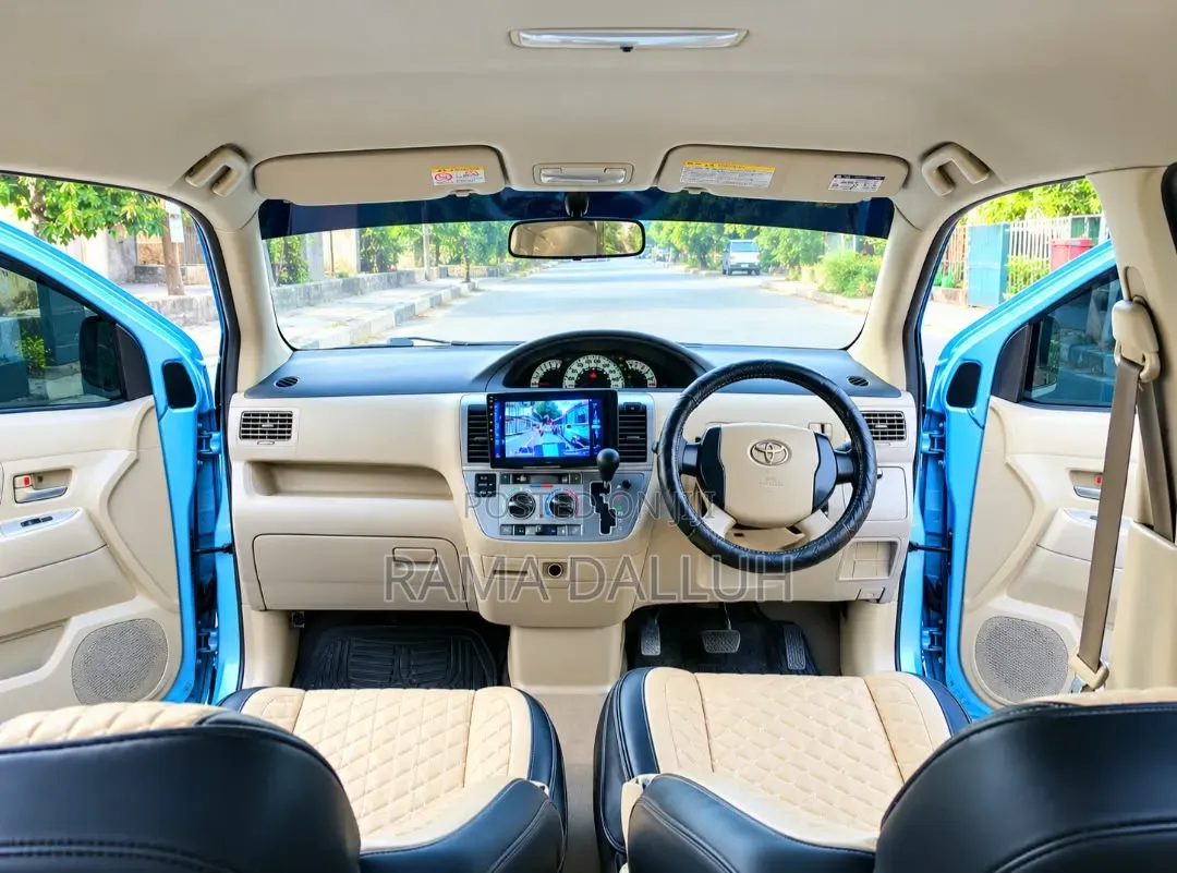 Toyota Raum 2004 Blue