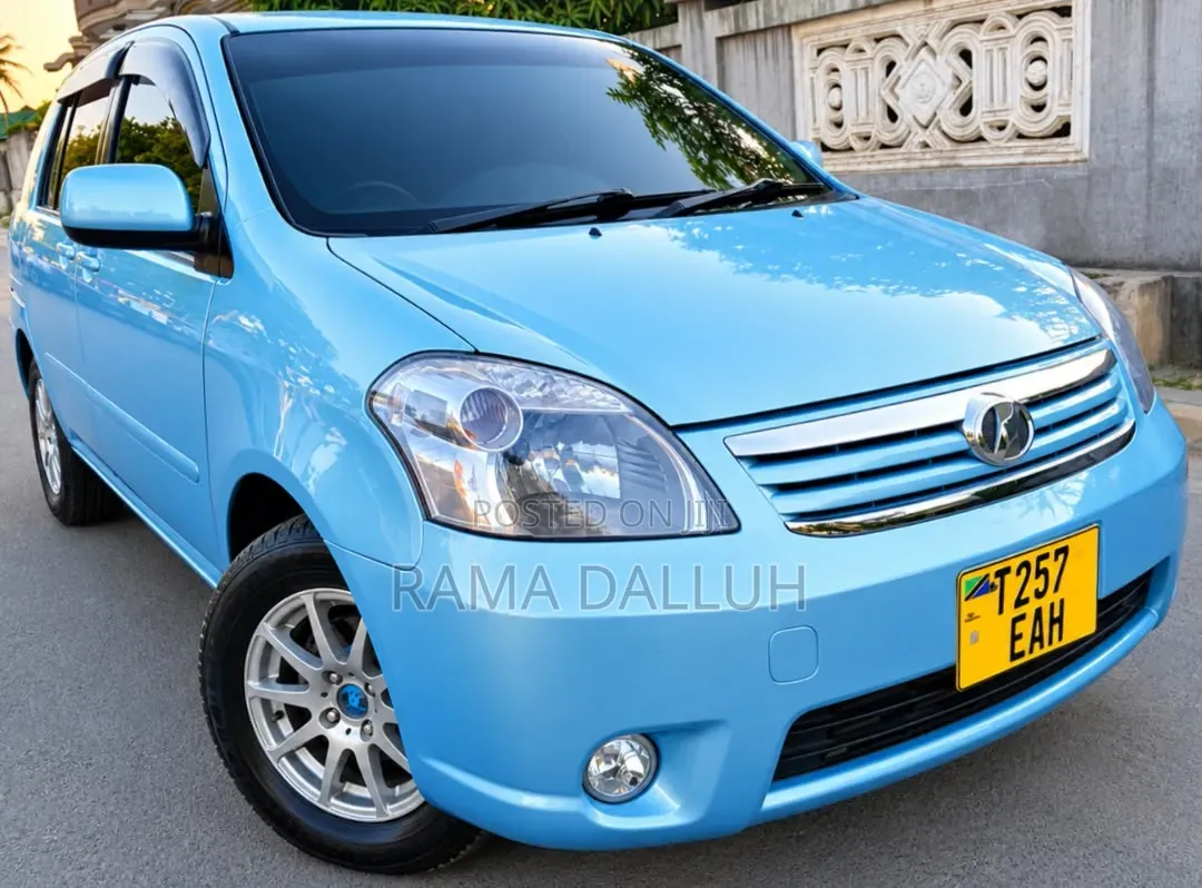 Toyota Raum 2004 Blue