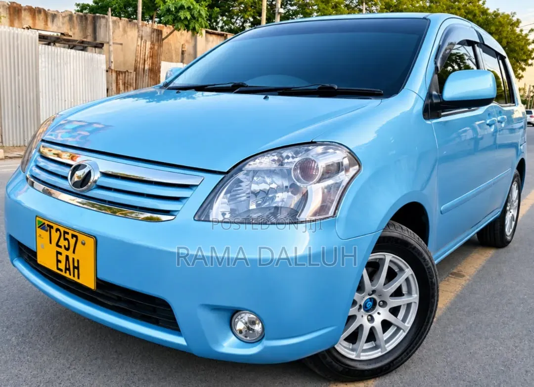Toyota Raum 2004 Blue