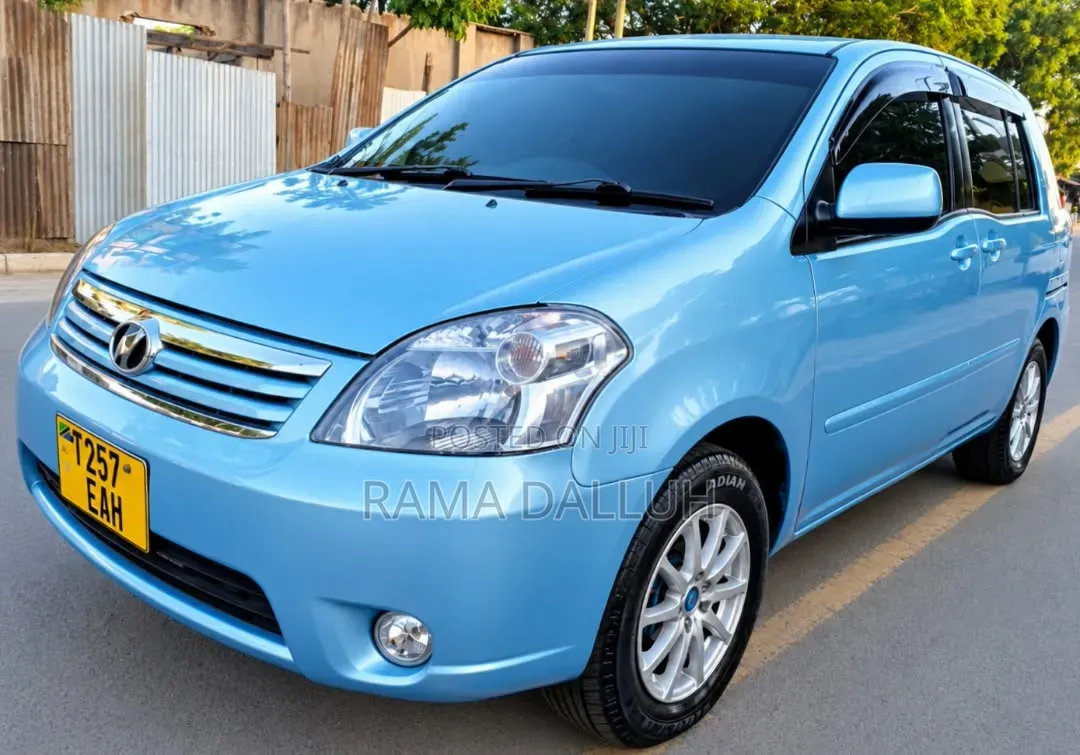 Toyota Raum 2004 Blue