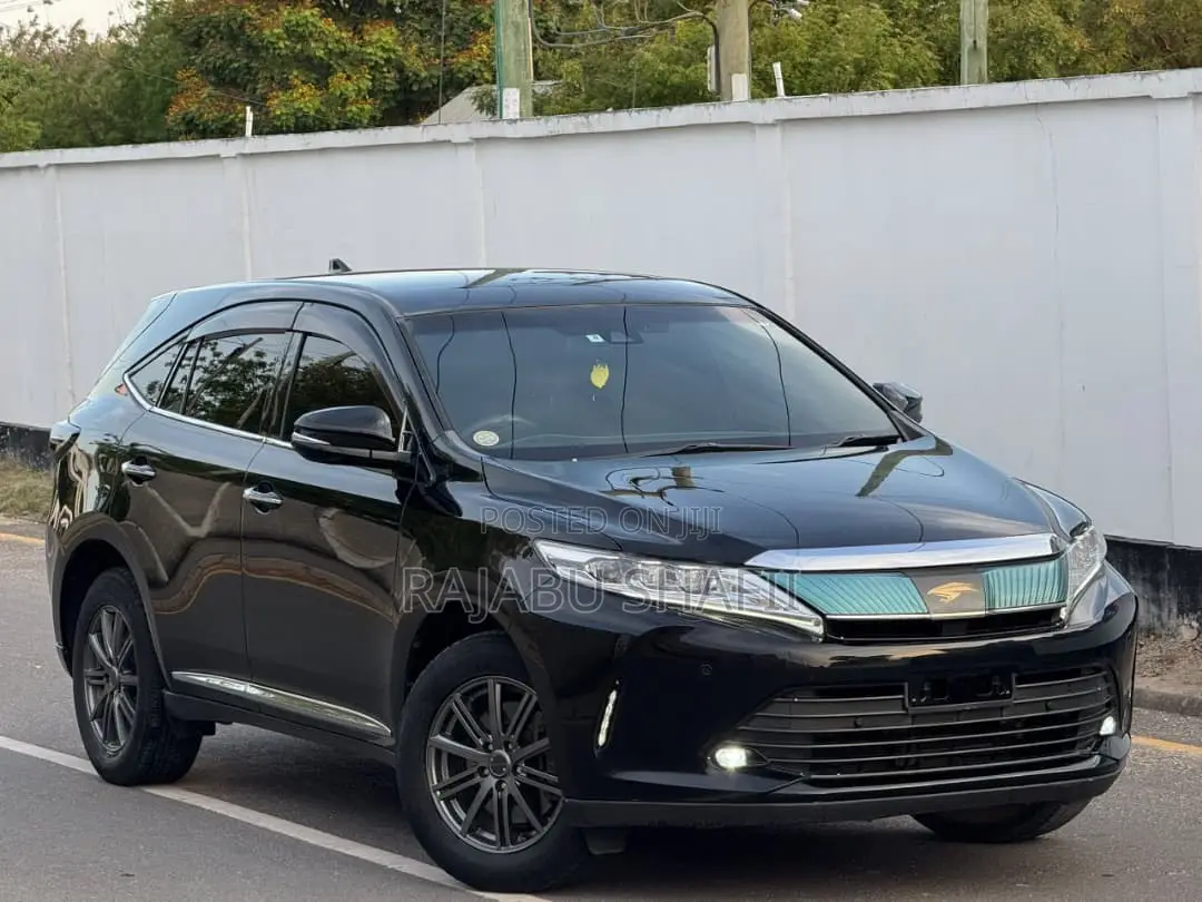 Toyota Harrier 2.0 2018 Black
