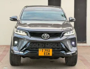 Toyota Fortuner 2023 Gray