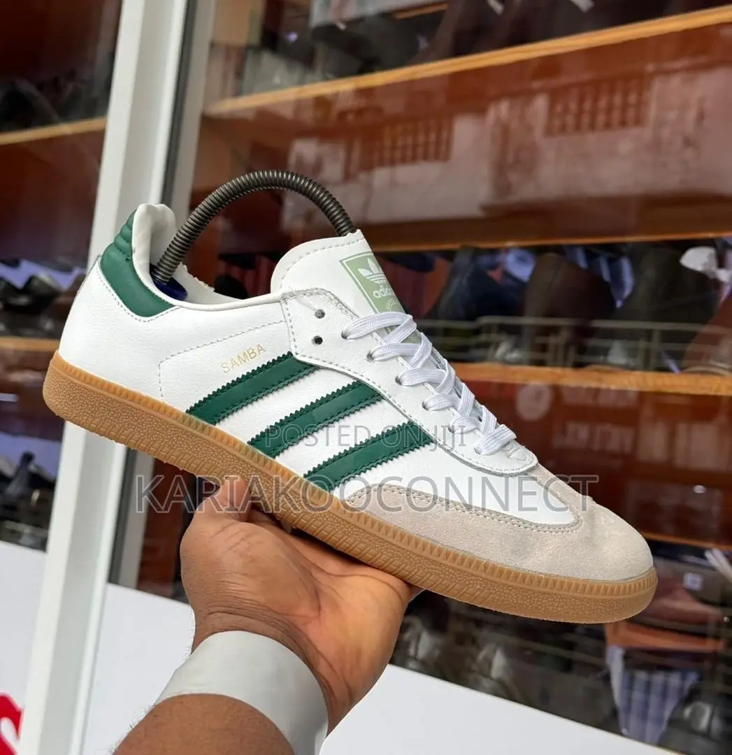 Low-Top Sneakers With Three-Stripe Design