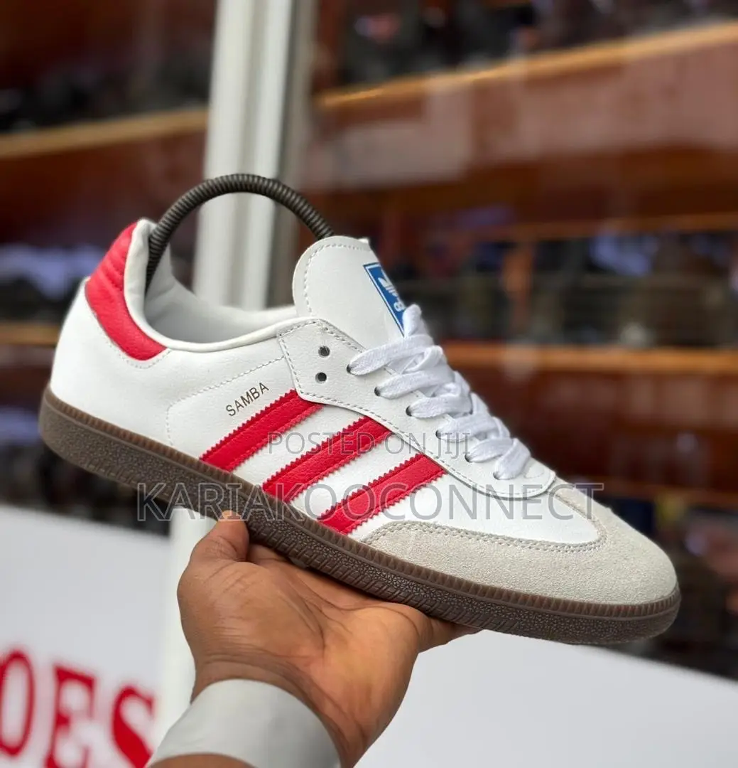 Low-Top Sneakers With Three-Stripe Design
