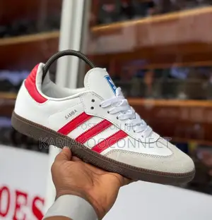 Low-Top Sneakers With Three-Stripe Design