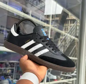 Low-Top Sneakers With Three-Stripe Design