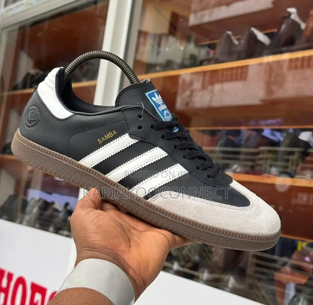 Low-Top Sneakers With Three-Stripe Design