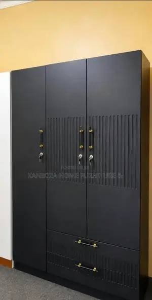 Modern and Luxury Wardrobe Yenye Milango Mitatu Rangi Nyeusi