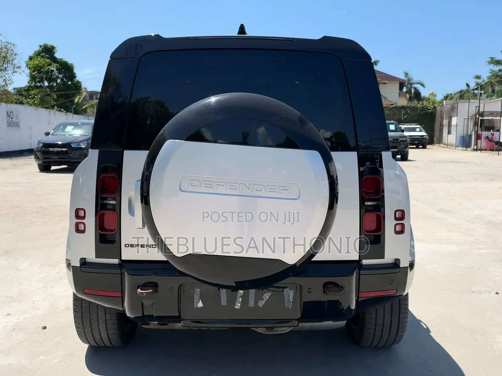 Land Rover Defender 2025 Silver